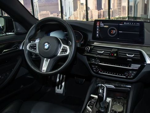 Used 2023 BMW M550i xDrive w/ Executive Package AWD/4WD image 14