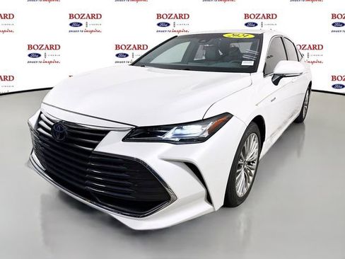 Used 2021 Toyota Avalon Limited image 4