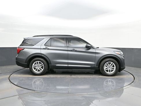 New 2025 Ford Explorer Active image 25
