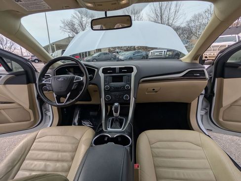 Used 2014 Ford Fusion SE w/ Equipment Group 202A FWD image 17