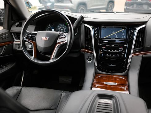 Used 2020 Cadillac Escalade 4WD image 28