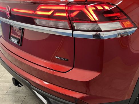 Used 2024 Volkswagen Atlas Cross Sport SE image 31