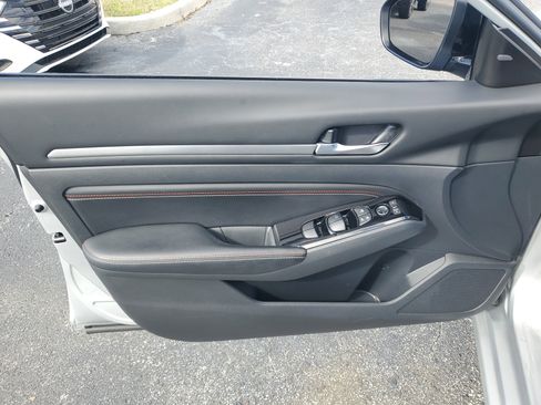 Certified 2023 Nissan Altima 2.5 SR w/ SR Premium Package image 9