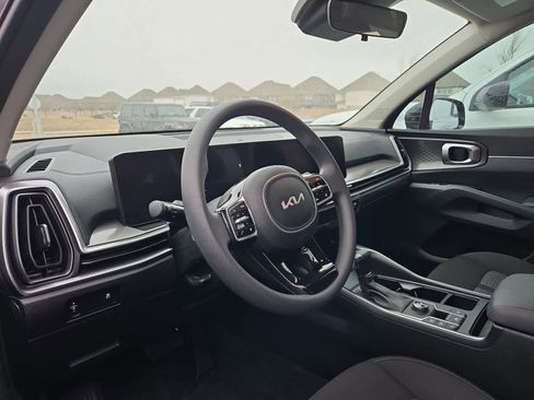 Certified 2025 Kia Sorento LX image 2