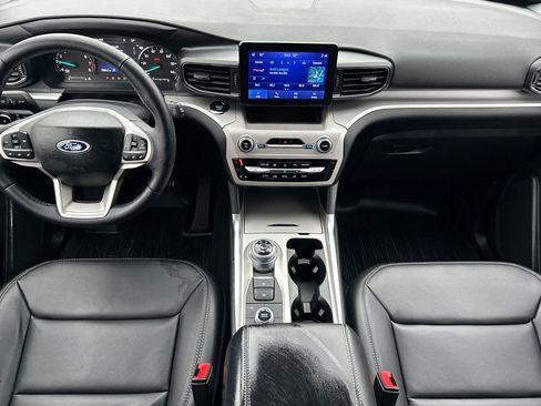 Used 2023 Ford Explorer XLT w/ Equipment Group 202A image 11