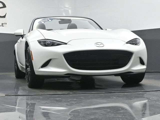 Used 2024 MAZDA MX-5 Miata Grand Touring w/ Weather Package RWD image 3