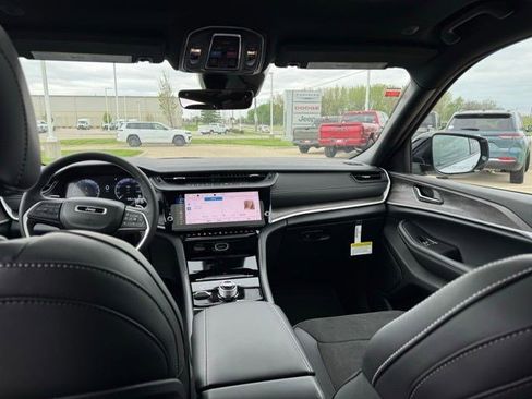 New 2026 Jeep Grand Cherokee L 4WD image 31