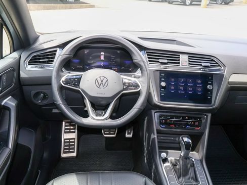 Used 2023 Volkswagen Tiguan SE R-Line FWD image 18