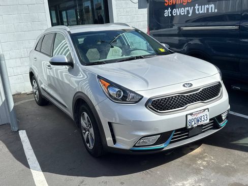 Used 2019 Kia Niro LX FWD image 2