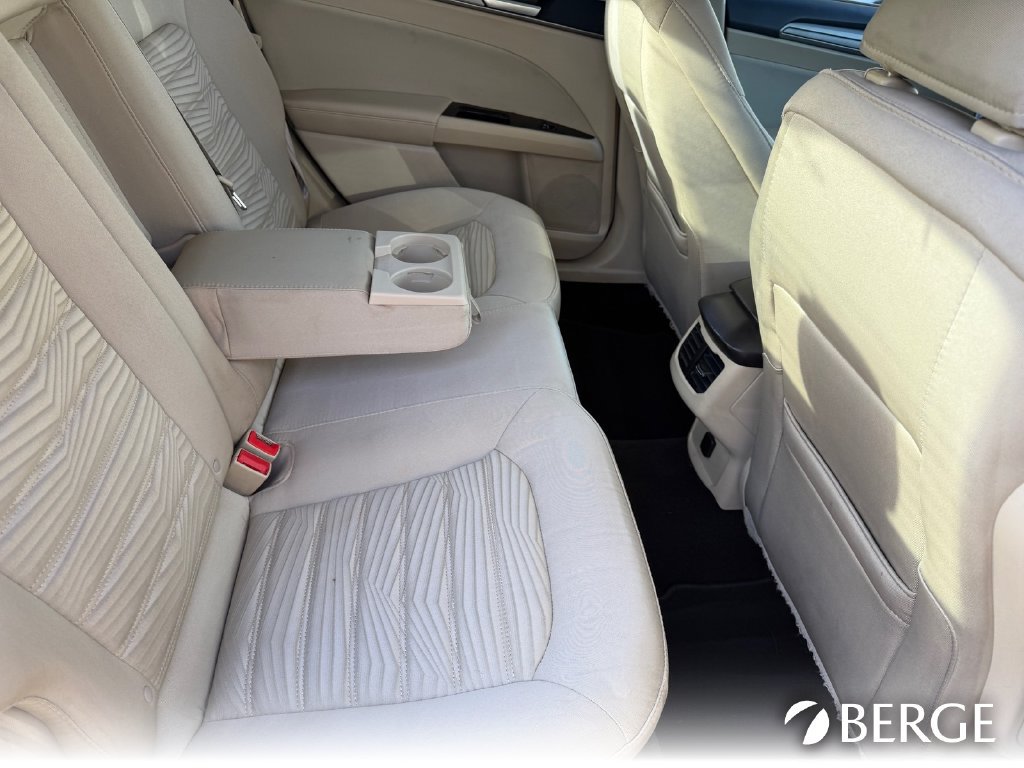 Used 2016 Ford Fusion SE FWD image 19