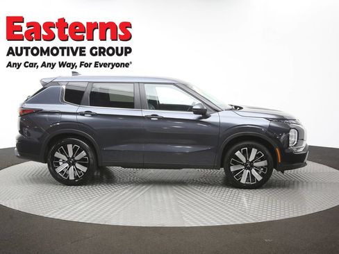Used 2025 Mitsubishi Outlander SE FWD image 46