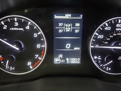 Used 2024 Subaru Crosstrek 2.0i Premium image 9