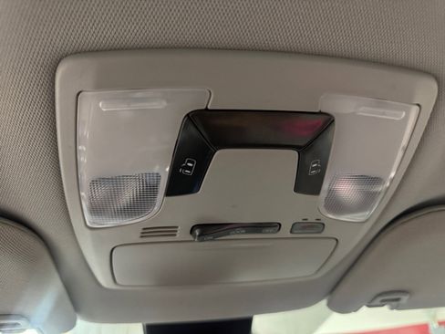 Used 2019 Toyota Sienna LE w/ LE Preferred Package image 35