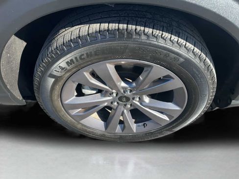 Used 2022 Ford Explorer XLT w/ Equipment Group 202A image 12