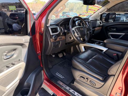Used 2017 Nissan Titan SL w/ Chrome Package image 5
