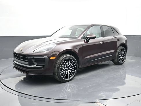 Certified 2026 Porsche Macan AWD/4WD image 1