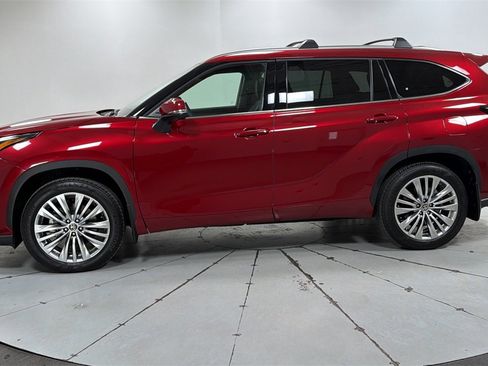 Certified 2025 Toyota Highlander Platinum image 8