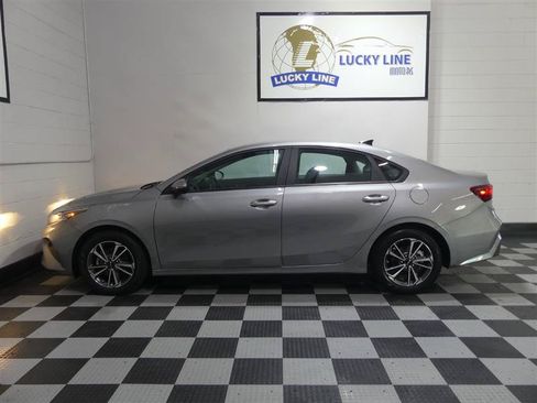Used 2023 Kia Forte LXS w/ LXS Technology Package FWD image 7
