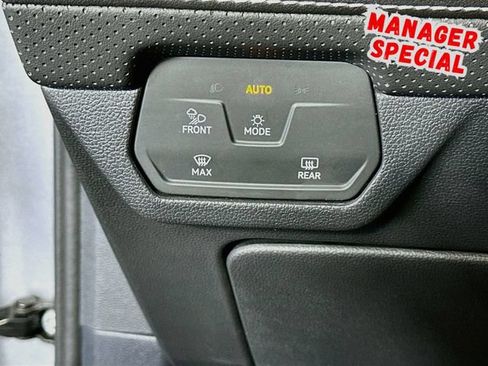 Used 2025 Volkswagen Atlas SE FWD image 11