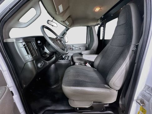 Used 2021 GMC Savana 2500 w/ Driver Convenience Package RWD image 23