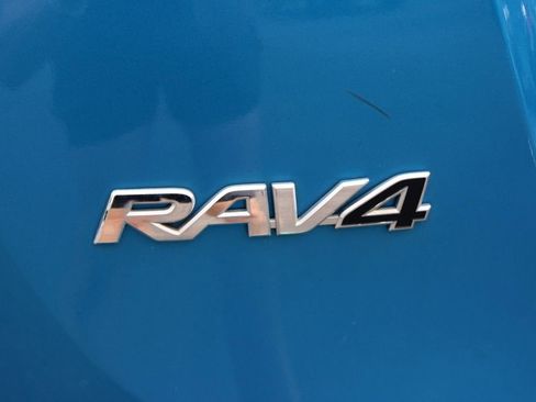 Used 2018 Toyota RAV4 XLE AWD/4WD image 17