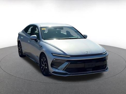 Used 2025 Hyundai Sonata SEL FWD image 3