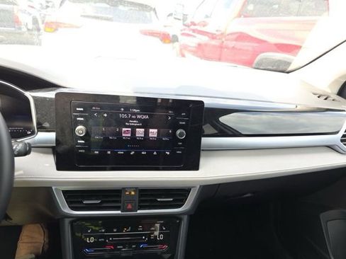 Used 2025 Volkswagen Taos SE image 12