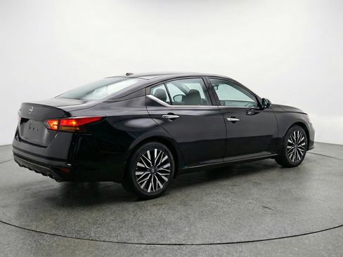 Used 2025 Nissan Altima 2.5 SV image 9
