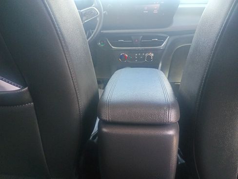 Used 2025 Buick Encore GX Preferred AWD/4WD image 9