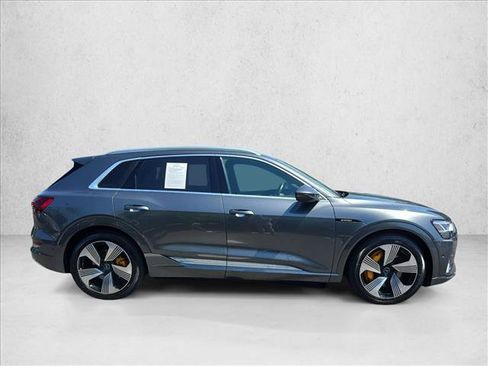 Used 2019 Audi e-tron Prestige w/ Prestige Package AWD/4WD image 4