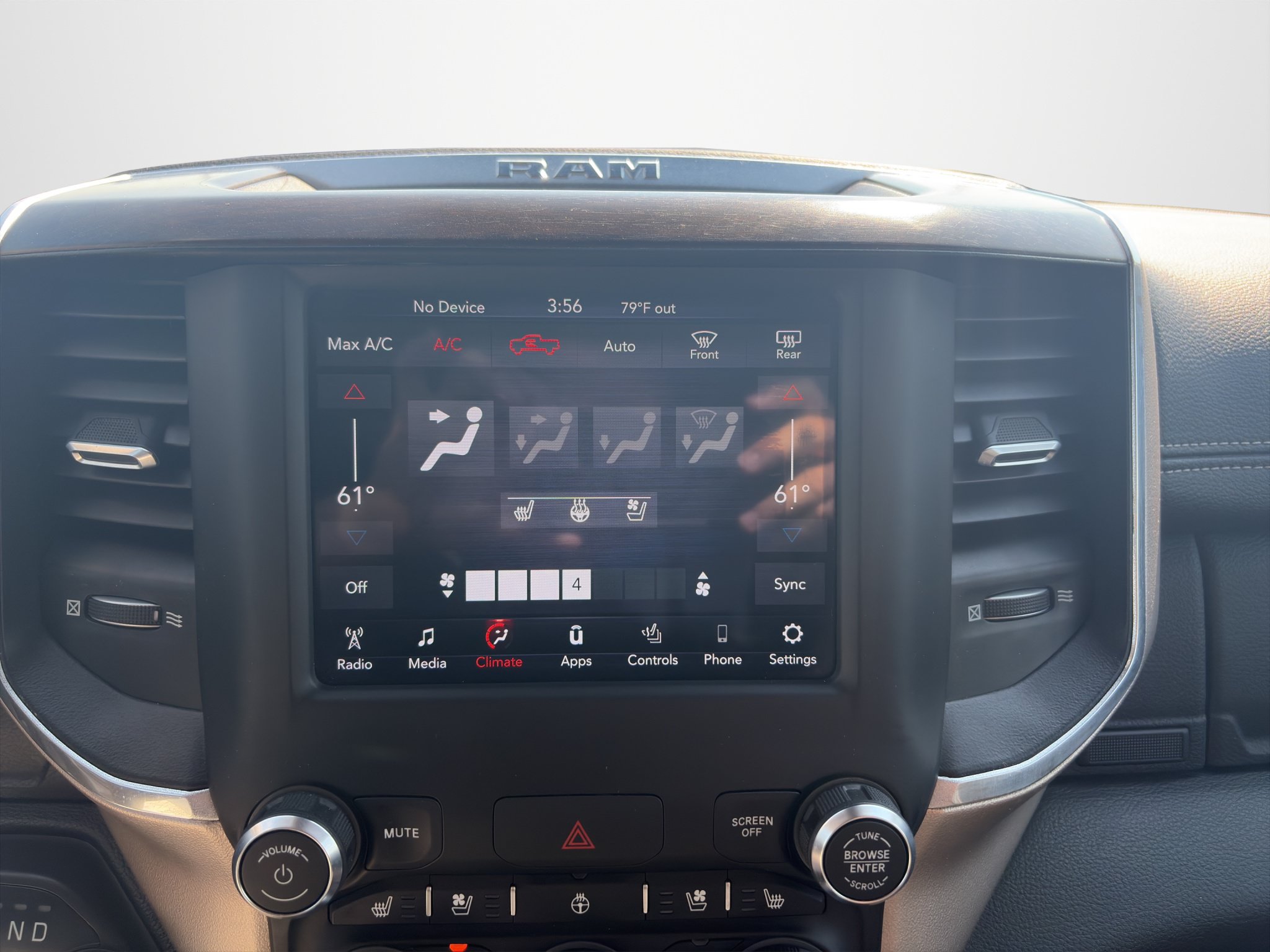 Used 2021 RAM 1500 Laramie AWD/4WD image 18
