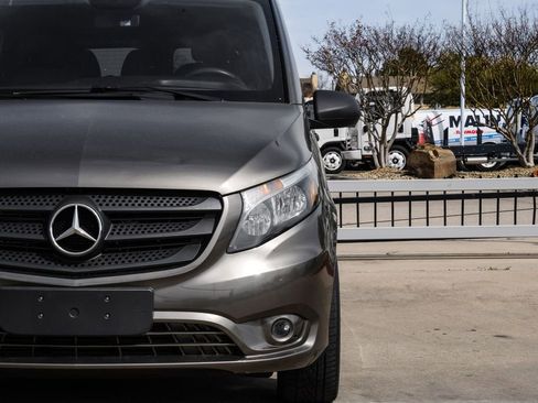 Used 2017 Mercedes-Benz Metris Passenger w/ Driver Efficiency Package image 44