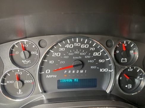 Used 2018 Chevrolet Express 2500 RWD image 18