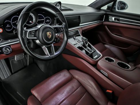 Used 2020 Porsche Panamera GTS image 21