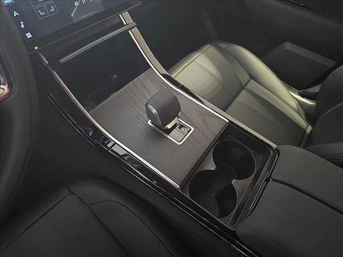 New 2026 Land Rover Range Rover Velar Dynamic SE image 23