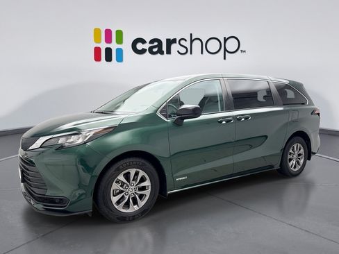 Used 2021 Toyota Sienna LE FWD image 1