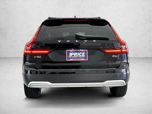 Used 2025 Volvo V90 B6 Cross Country Plus w/ Protection Package Premier AWD/4WD image 4