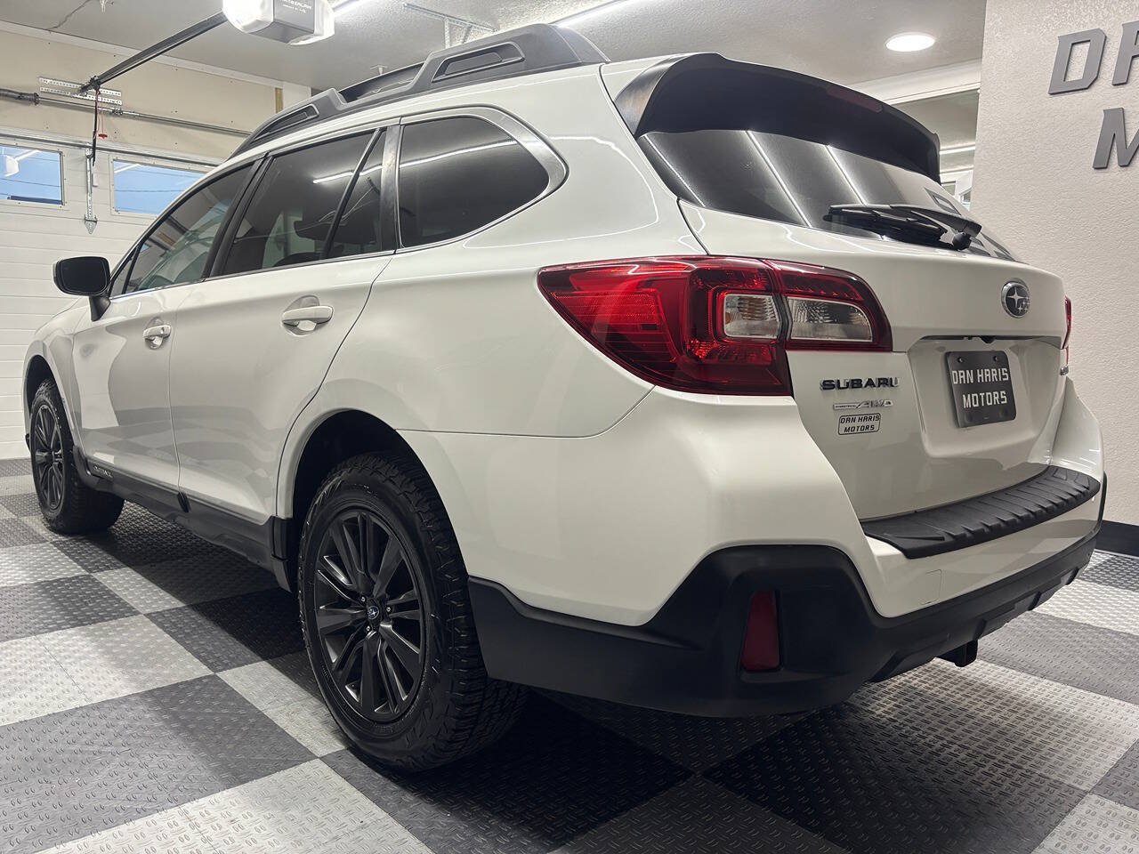 Used 2018 Subaru Outback 2.5i Premium w/ Popular Package #1 AWD/4WD image 10