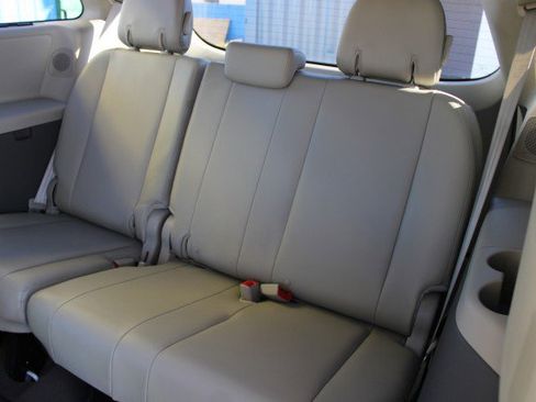 Used 2014 Toyota Sienna Limited w/ Limited Premium Package image 35