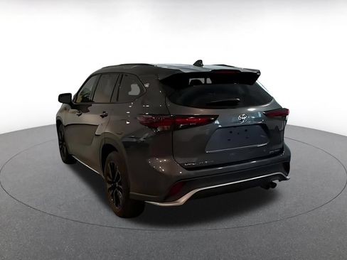 Used 2025 Toyota Highlander XSE AWD/4WD image 11