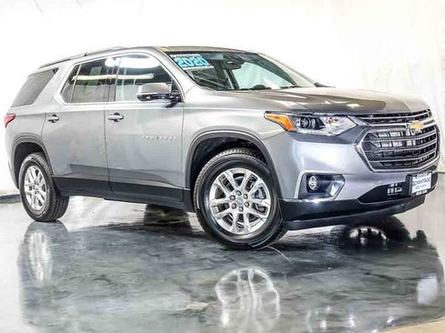 Used 2020 Chevrolet Traverse LT w/ Driver Confidence II Package AWD/4WD image 2