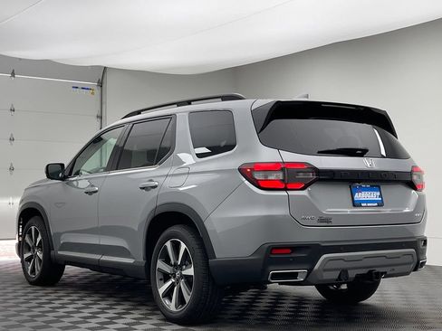 Used 2025 Honda Pilot Elite image 13
