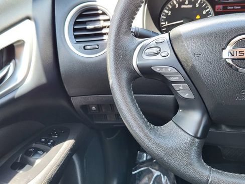 Used 2017 Nissan Pathfinder SV AWD/4WD image 26