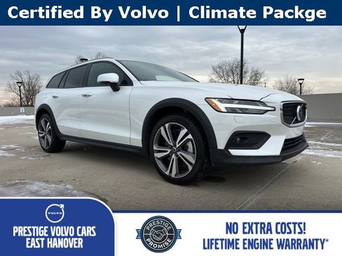 Certified 2025 Volvo V60 B5 Cross Country Plus image 1