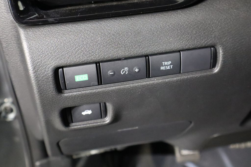 Used 2024 Nissan Sentra SV FWD image 22