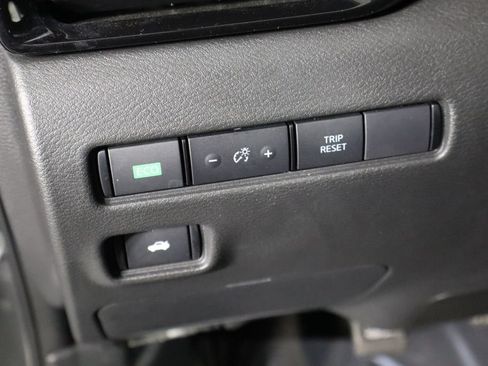 Used 2024 Nissan Sentra SV FWD image 22