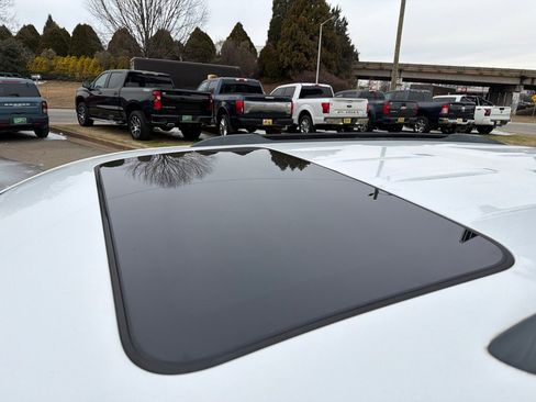 Used 2019 Jeep Grand Cherokee Laredo image 11