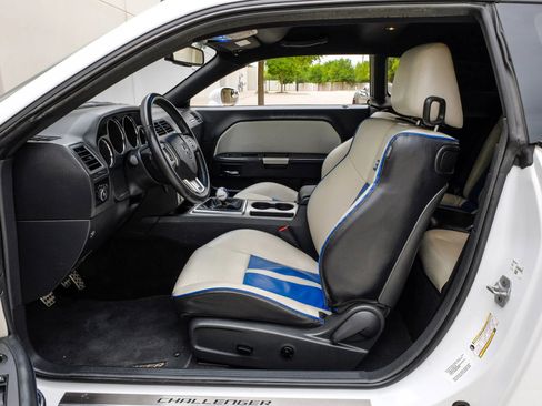 Used 2011 Dodge Challenger SRT8 image 4