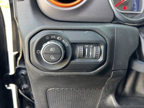 Certified 2021 Jeep Gladiator Mojave AWD/4WD image 10
