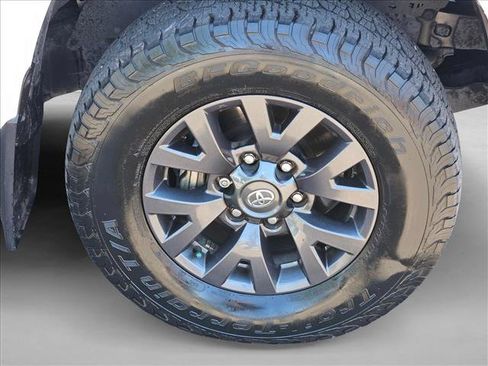 Used 2022 Toyota Tacoma SR5 w/ SR5 Appearance Package (SM) RWD image 25